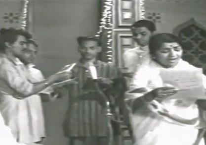 Lata with chorus singing in Doordarshan