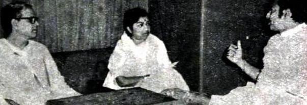 Lata discussing with Madanmohan & others