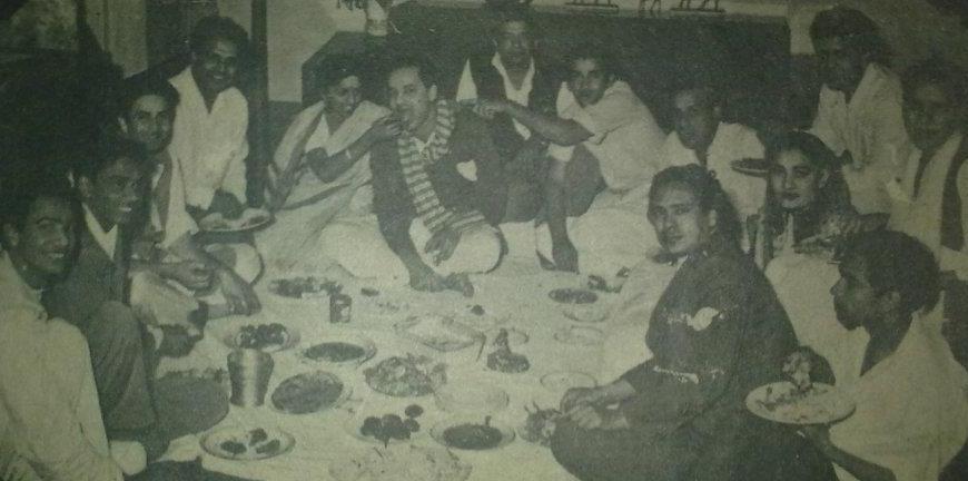 Mukesh having lunch with Lata, Shankar Jaikishan, Dattaram, Raj Kapoor, Hasrat Jaipuri & others