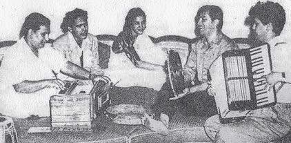 Shankar Jaikishan making a song with Raj Kapoor, Hasrat Jaipuri & Nargis