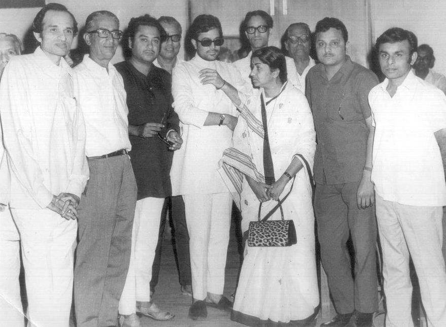 Kalyanji Anandji with Kishoreda, Lata, Rajesh Khanna & others in the recording studio