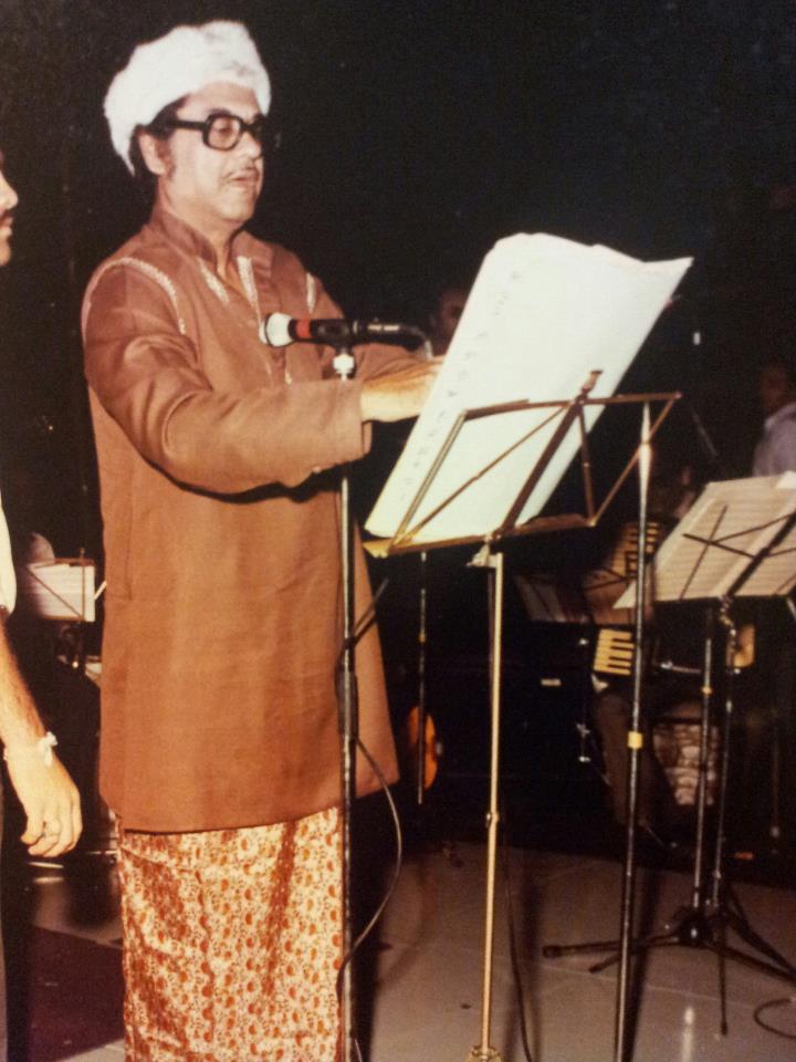 Kishore Kumar in a concert
