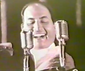 Mohdrafi singing in a concert