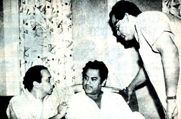 Kishoreda discussing with others