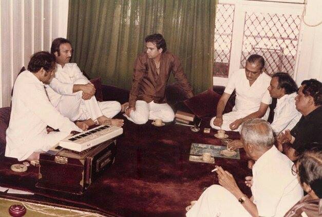 Kalyanji Anandji with Suresh Wadkar & others discussing in a function