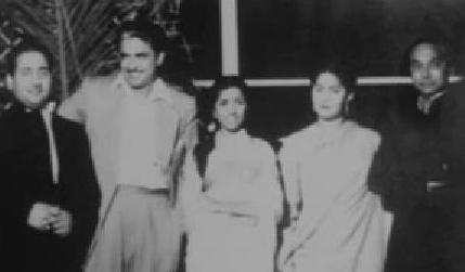Mohd Rafi with C Ramchandra, Lata, Meena Kapoor & Naushad