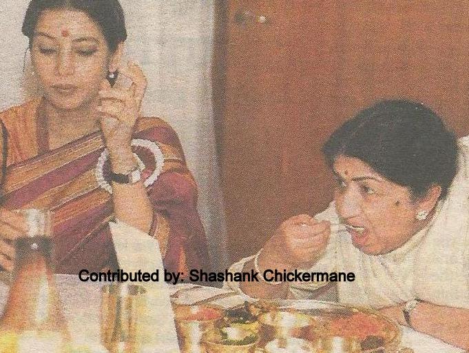 Lata having lunch with Sabhana Azmi