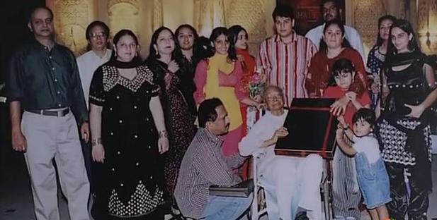 Naushad received award with his family members