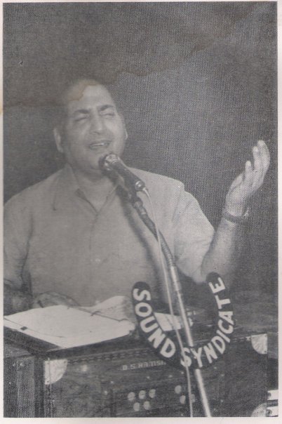 Mohdrafi singing in a stage show