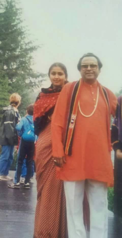 Kishoreda with his wife Leena Chandavarkar