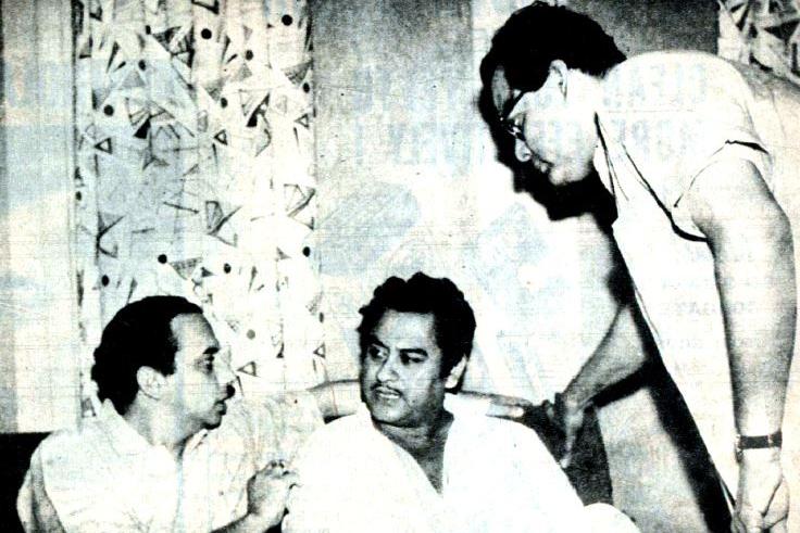 Kishoreda discussing with others