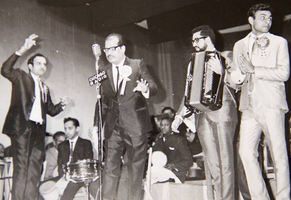 Mannadey singing in a concert with Kalyanji Anandji