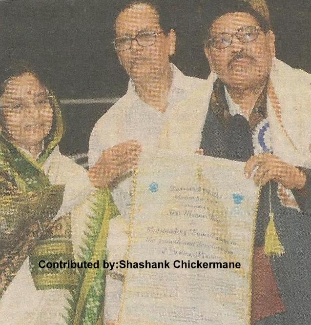 Mannadey received Dadasaheb Award from the President Pratibha Patil in a function