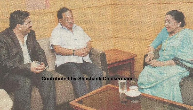 Asha Bhosale with Narayan Rane & others