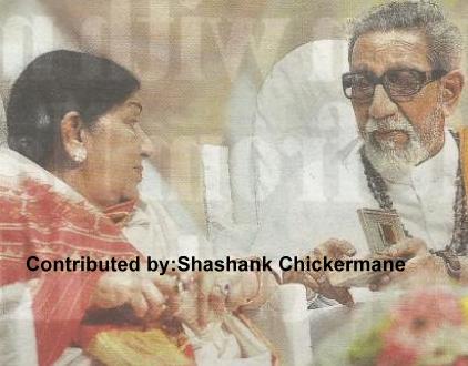 Lata with Balasaheb Thackrey in the function