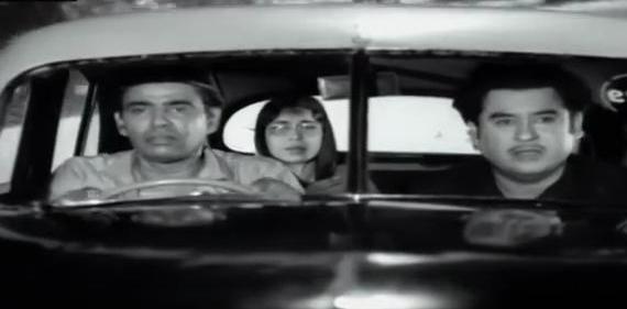 Kishoreda with IS Johar, Kumkum travelling in a car in the film