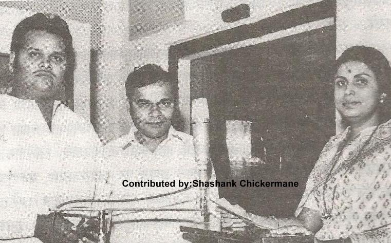 Suman Kalyanpur with Anil Mohile & others in the recording studio