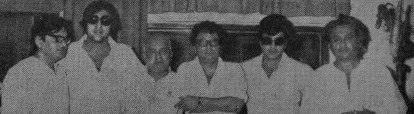 Kishoreda with RD Burman, Vinod Khanna, Jeetendra & others in the recording studio