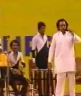 Kishoreda singing in a stage show