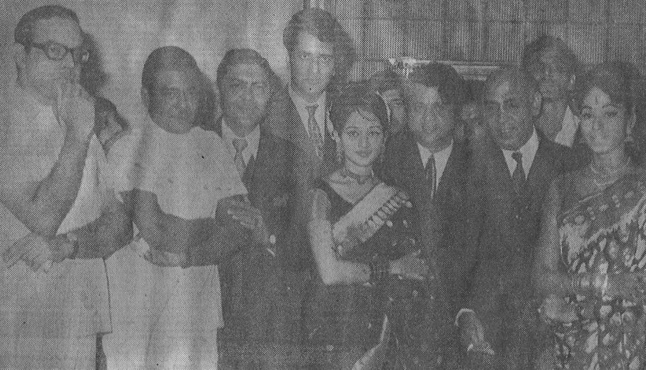Jaikishan with Rajendra Krishnan, Manmohan & others