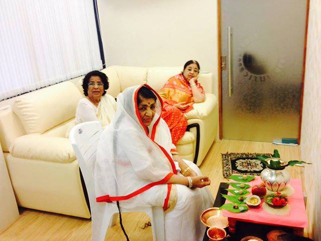 Lata with Meena & Usha Mangeshkar