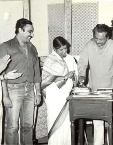 Kishore Kumar with Lata Mangeshkar celebrating