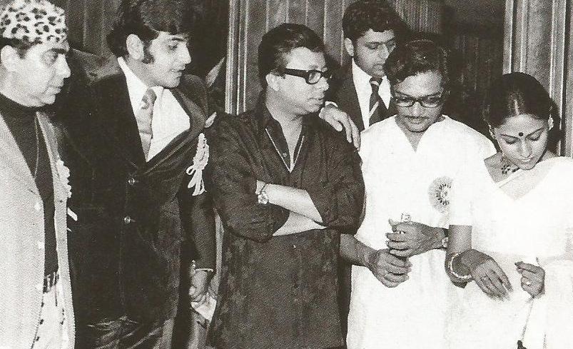 RD Burman with Jeetendra, Jaya Bachchan, Gulzar & others in the party