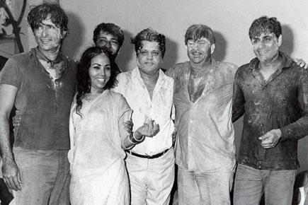 Jaikishan with Shashi Kapoor, Sitara Devi, Raj Kapoor & Rajendra Kumar enjoying Holi Festival