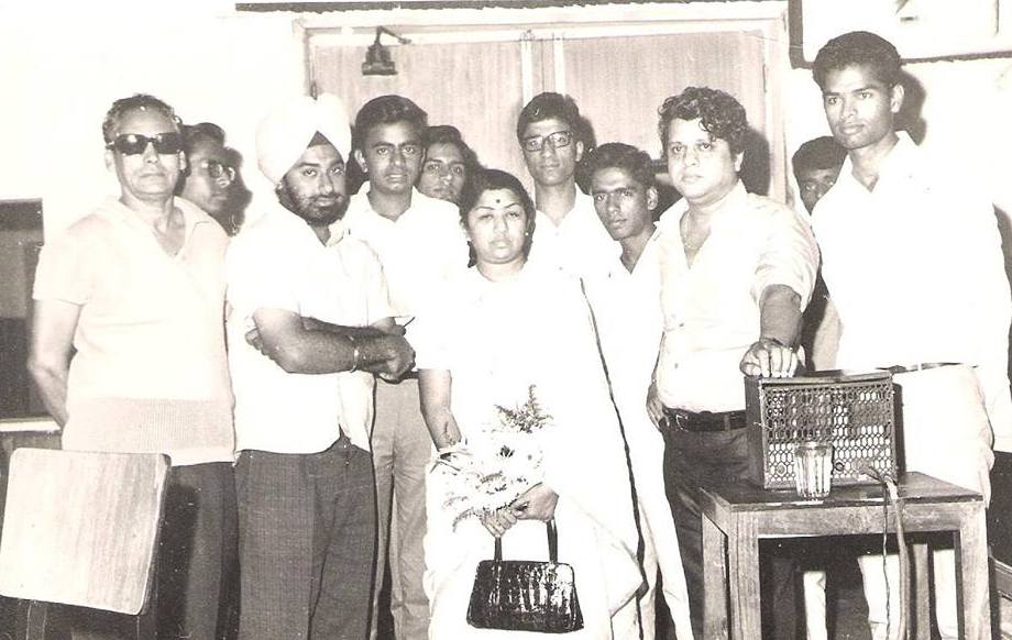 Lata with Shankar, Hasrat Jaipuri & others in the recording studio