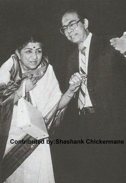 Lata with Talat Mohd in the stage show