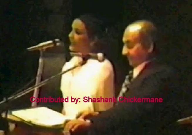 Mohd Rafi singing with Krishna Mukherjee in a concert