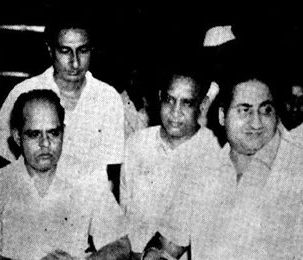 Mohd Rafi with Sahir, Roshan & others in the recording studio