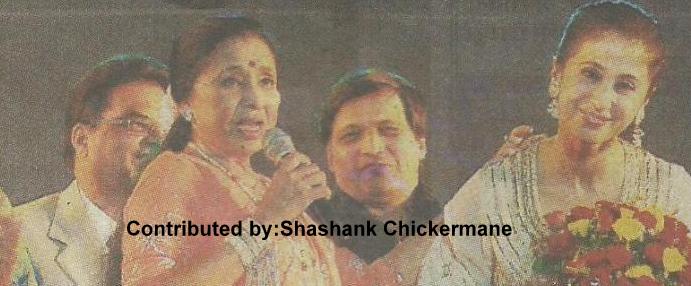 Asha Bhosale with Urmila Matondkar & Sudhir Gadgil in a stage show