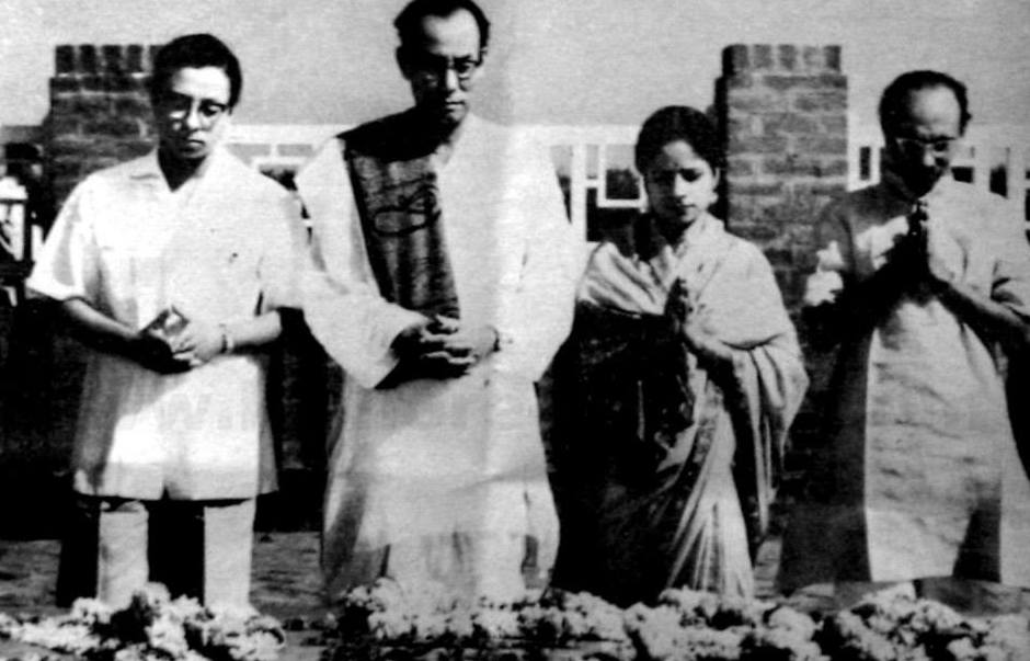 SD Burman with his wife, son RD Burman & Jaidev paying homage to Mahatma Gandhi