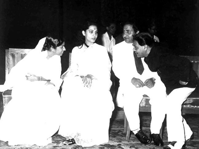 Lata with Rafi & others
