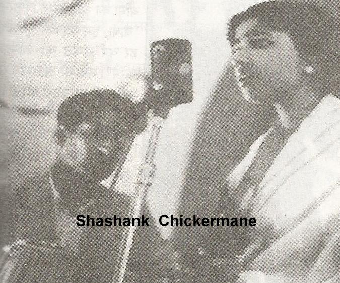 Lata Mangeshkar singing in a concert