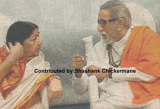Lata discussing with Bal Thackrey in a function
