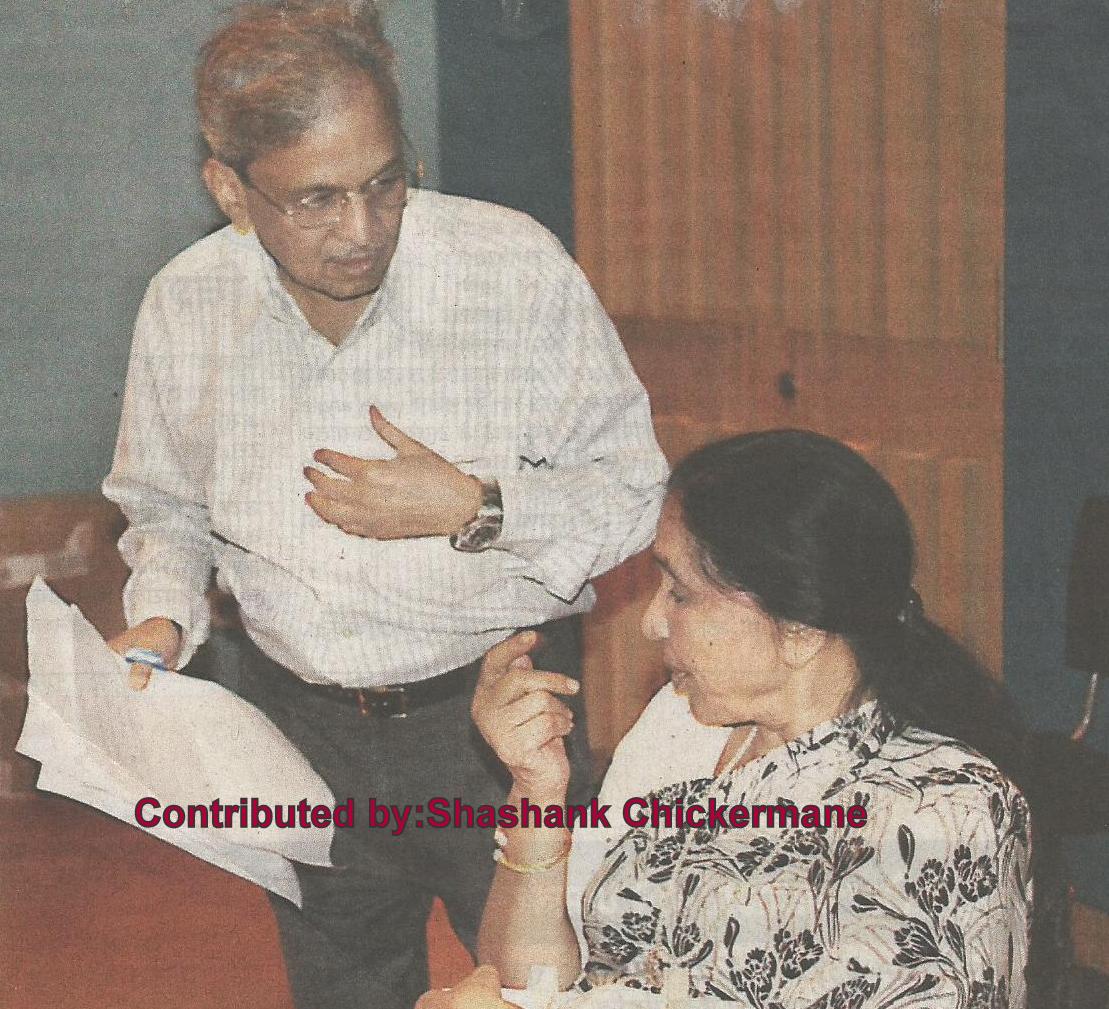 Asha Bhosale discussing with Shridhar Phadke