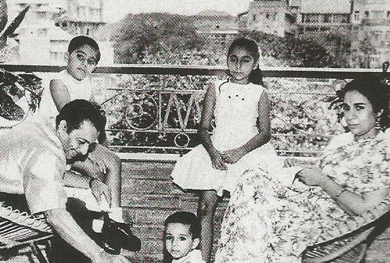 Madan Mohan enjoying with his family in the house