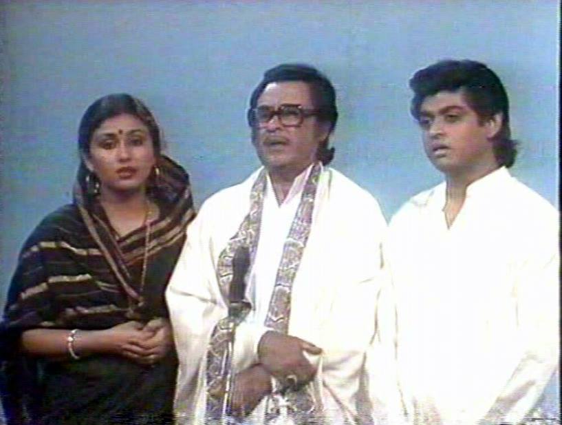 Kishoreda singing with his son Amit & wife Leena in doordarshan