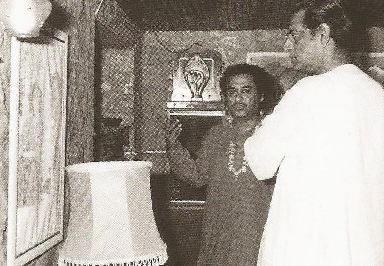 Kishoreda discussing with Satyajit Ray in his house