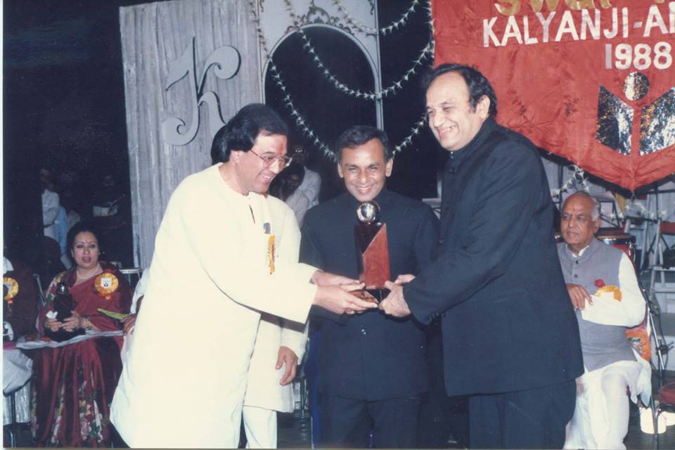 Rajesh Khanna gives award to Kalyanji Anandji in a Award Function