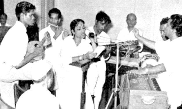 Geeta Dutt recording a song