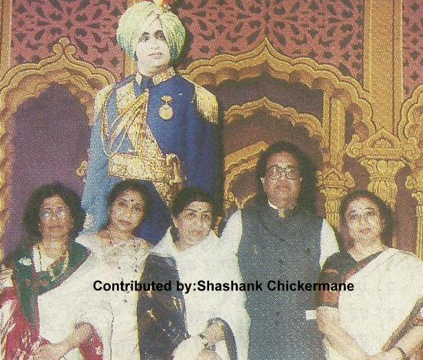 Lata with sisters/brother- Meena, Asha Bhosale, Hridayanath & Usha Mangeshkar in a ceremony