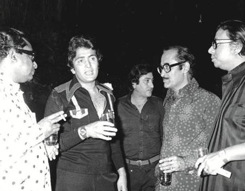 RD Burman discussing with Rishi Kapoor & others