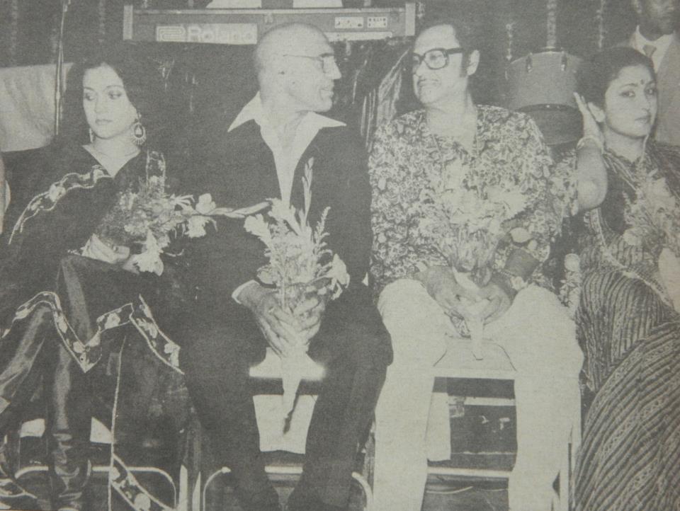 Kishorekumar with his wife Leena, Ambrish Puri & Mandakini