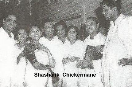 Lata with Anilda, Mohd Safi, Bhagwandada, Meena Mangeshkar & others