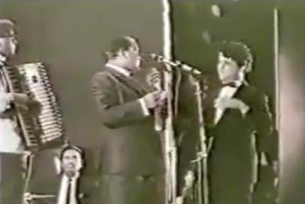 Mohdrafi singing in a concert with Shankar Jaikishan