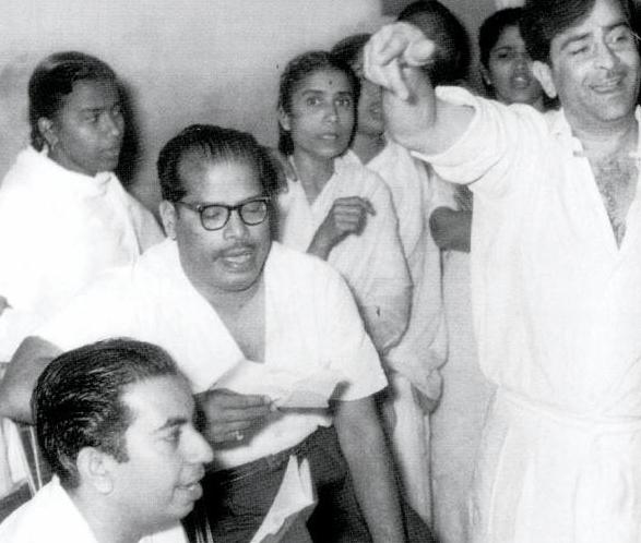Mannadey, Mahendra Kapoor & Raj Kapoor with others in the rehearsal of a song