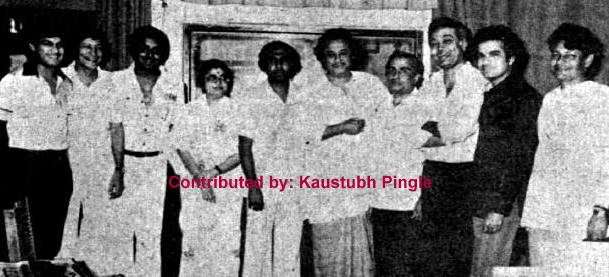 Kishoreda with Bhupendra Singh,Suresh Wadkar, Usha Mangeshkar & others in the recording studio